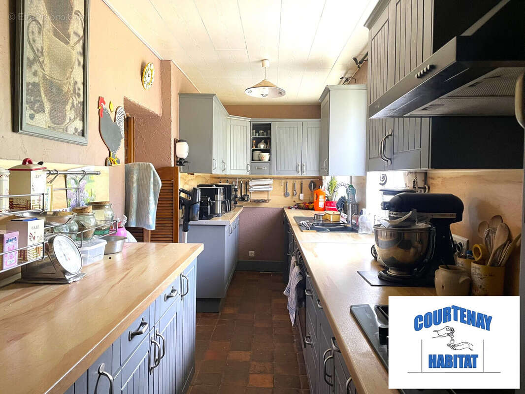 Cuisine - Maison à MONTCORBON