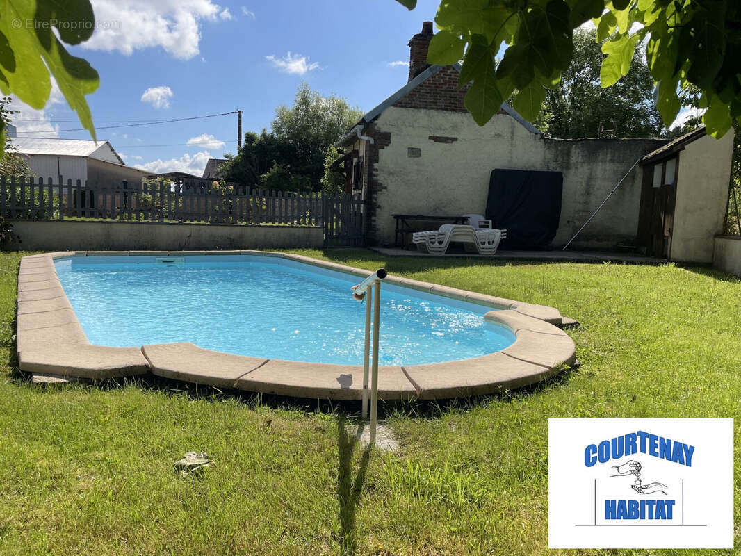 Maison à MONTCORBON