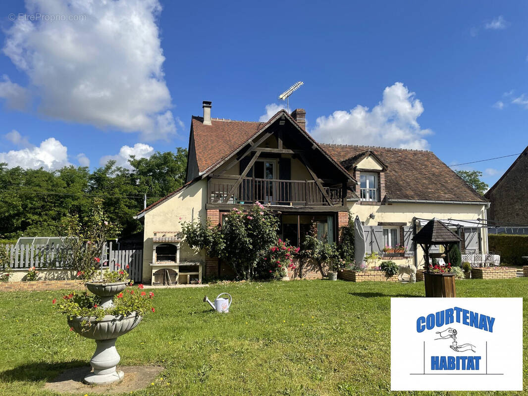 Maison à MONTCORBON