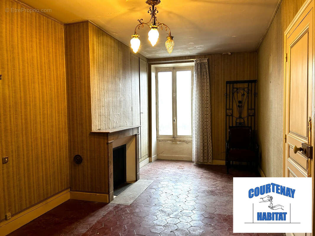 Maison à COURTENAY