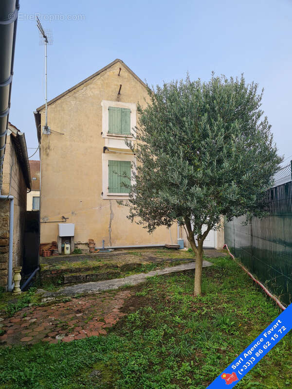 Maison à BRIENON-SUR-ARMANCON