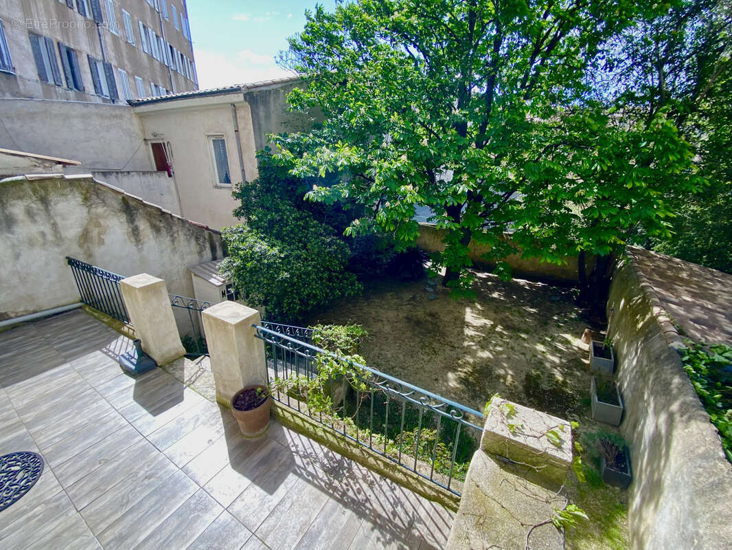Appartement à MARSEILLE-1E