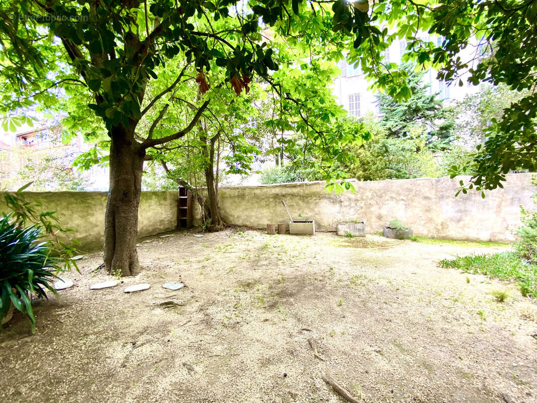 Appartement à MARSEILLE-1E