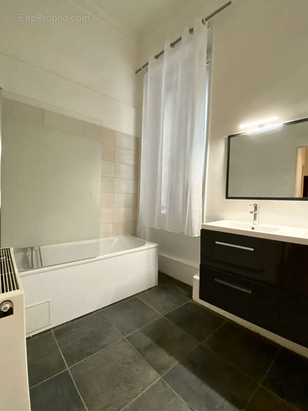 Appartement à MARSEILLE-1E