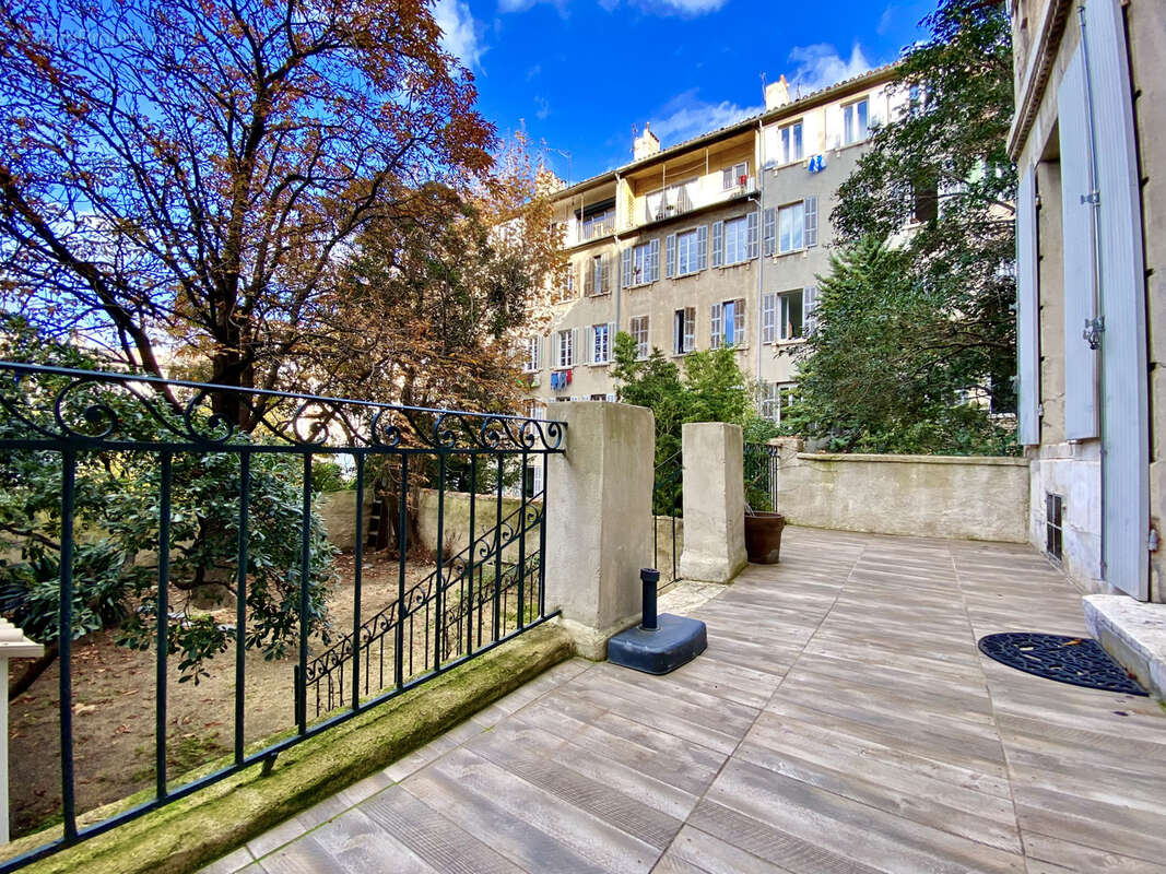 Appartement à MARSEILLE-1E