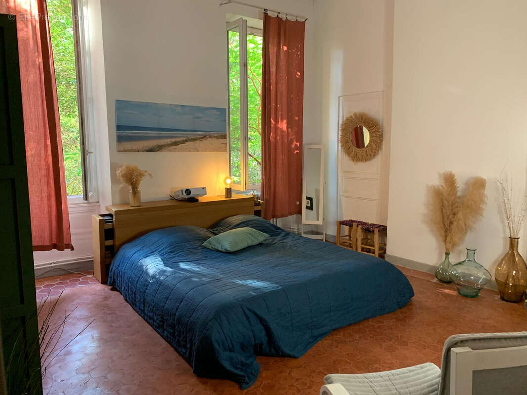 Appartement à MARSEILLE-1E