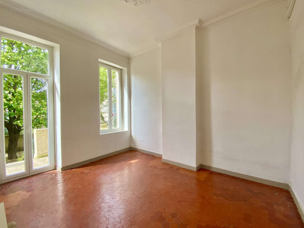 Appartement à MARSEILLE-1E