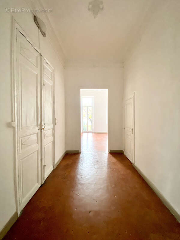 Appartement à MARSEILLE-1E
