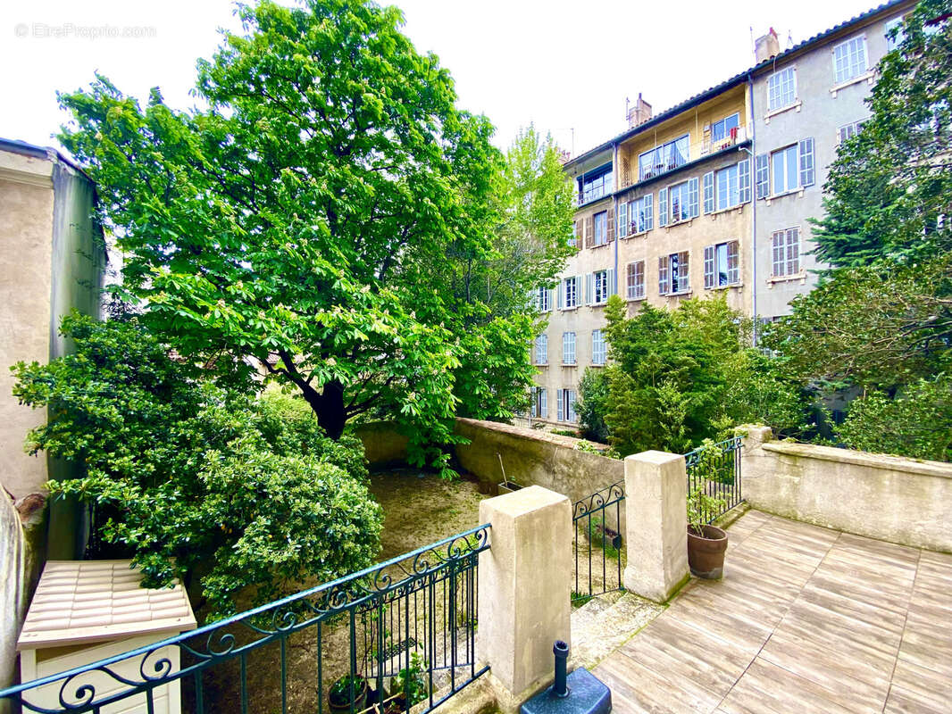 Appartement à MARSEILLE-1E