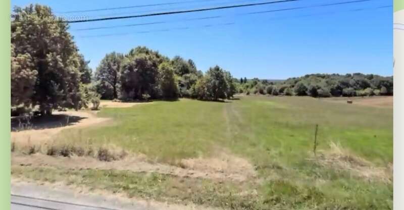 Terrain à SAINT-FRONT-DE-PRADOUX