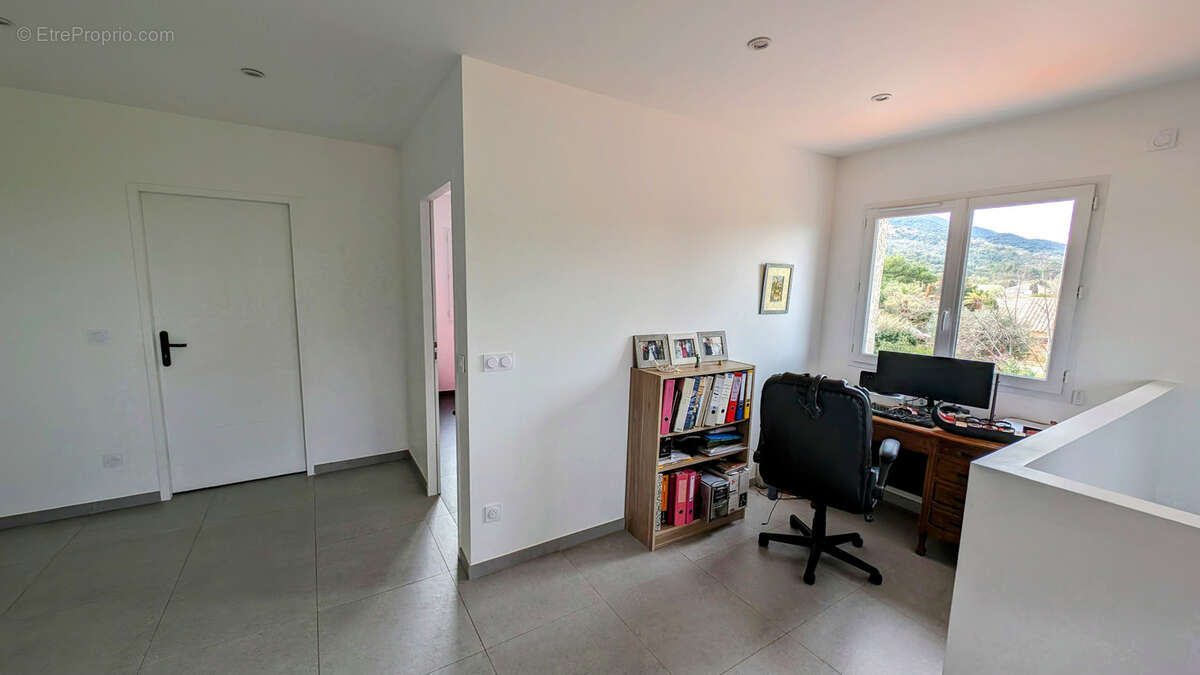 Maison à LAROQUE-DES-ALBERES