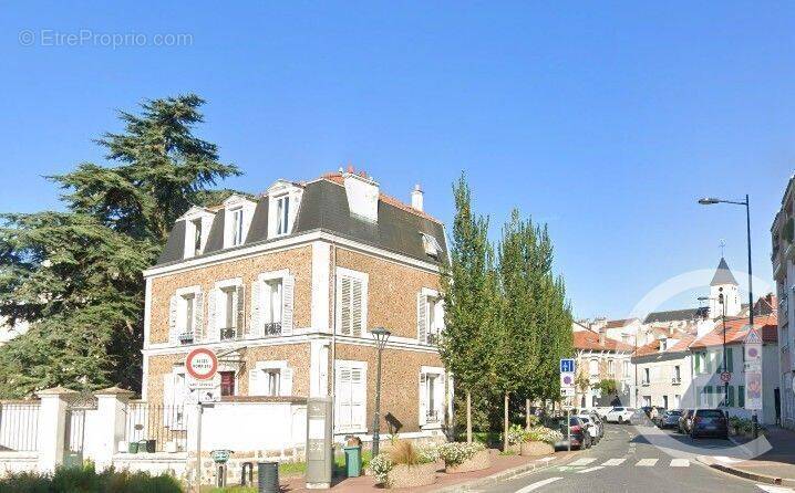 Terrain à FONTENAY-SOUS-BOIS