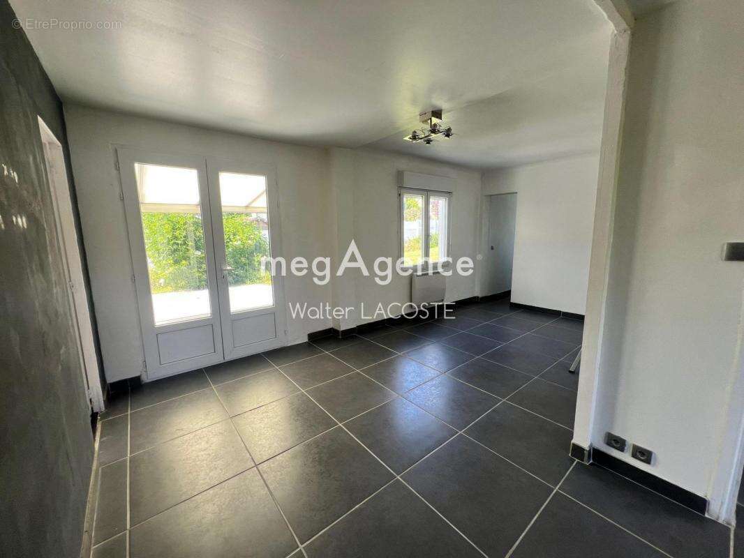 Maison à MORAINVILLIERS