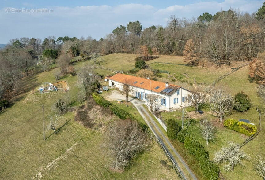 Maison à CHATEAU-L&#039;EVEQUE