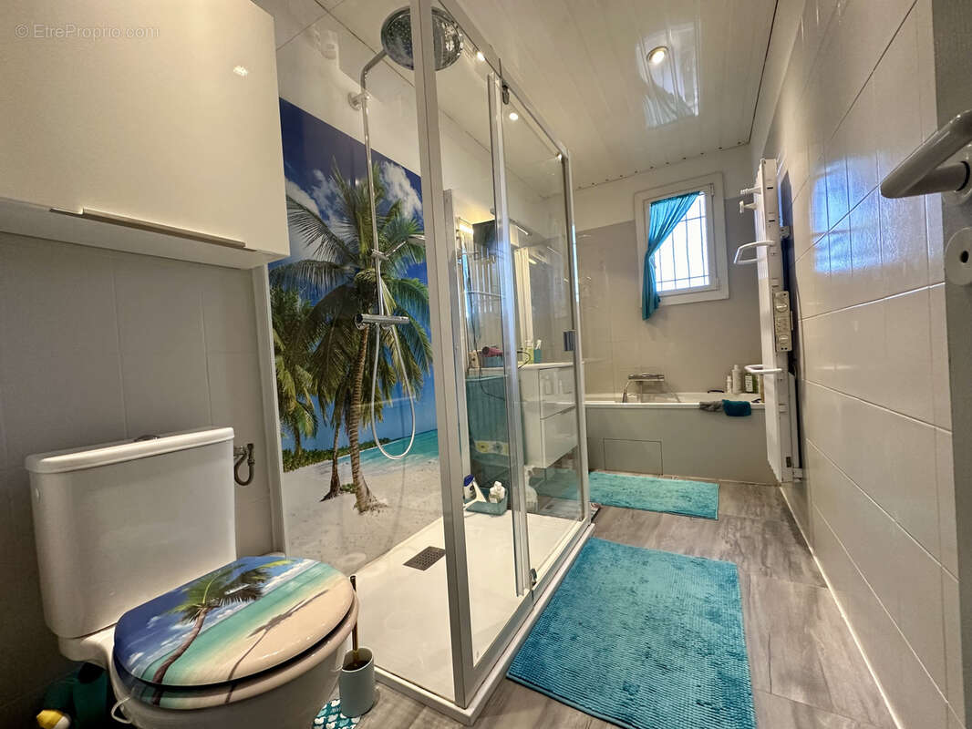 Autre à LA LONDE-LES-MAURES