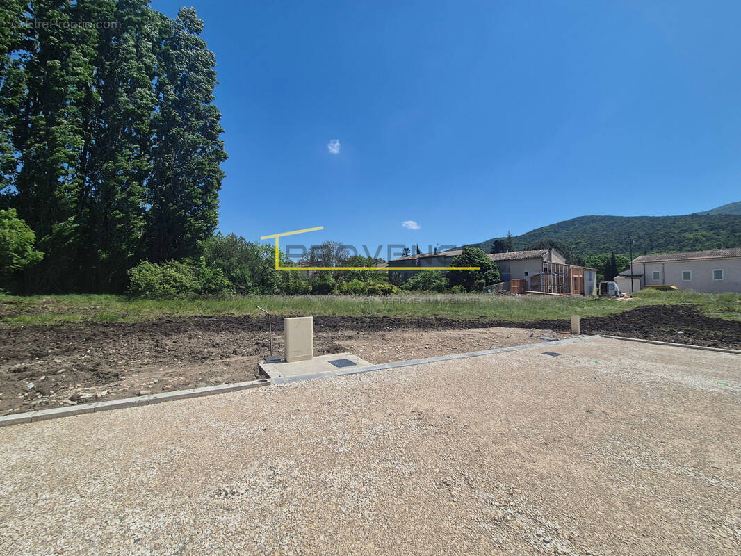 Terrain à LE POET-LAVAL