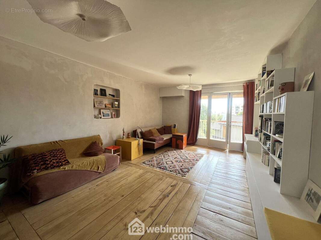 Le séjour cuisine mesure 37m2... - Appartement à SAN-MARTINO-DI-LOTA