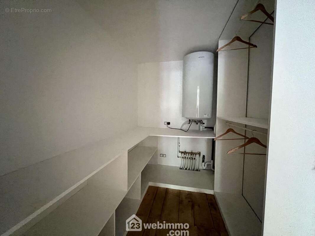 Une buanderie aménagée - Appartement à SAN-MARTINO-DI-LOTA