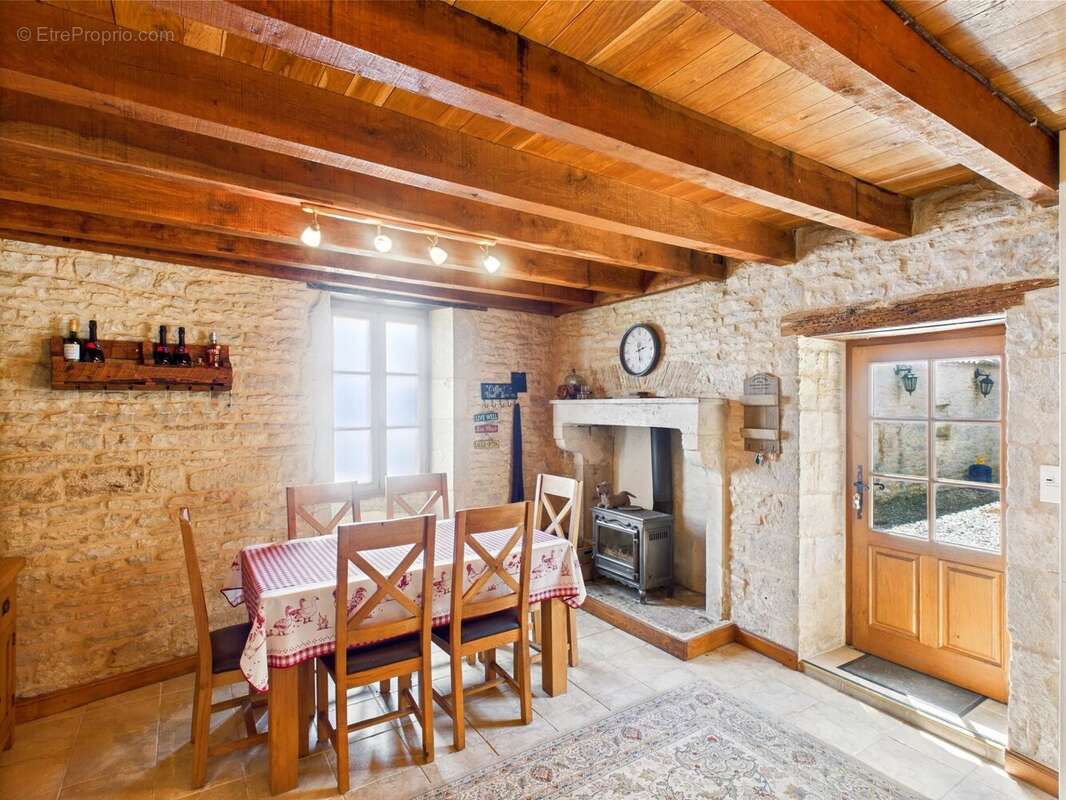 Maison à NANTEUIL-EN-VALLEE