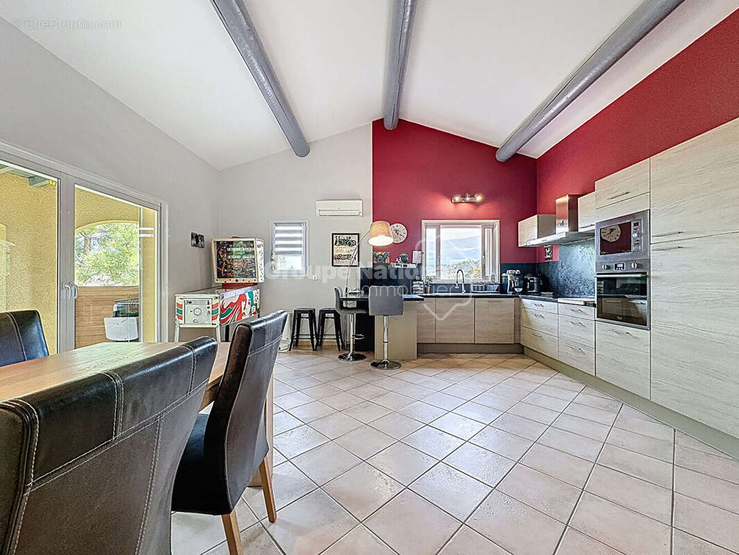 Maison à SAINT-RESTITUT