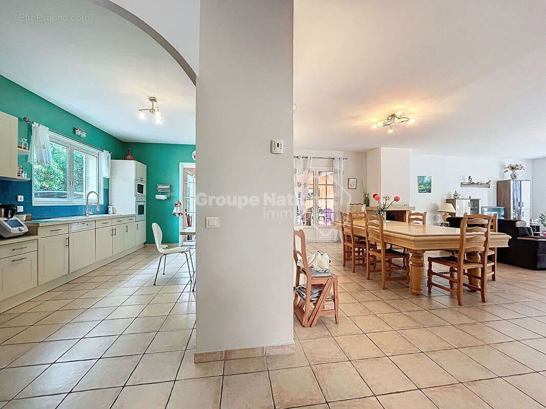 Maison à SAINT-RESTITUT