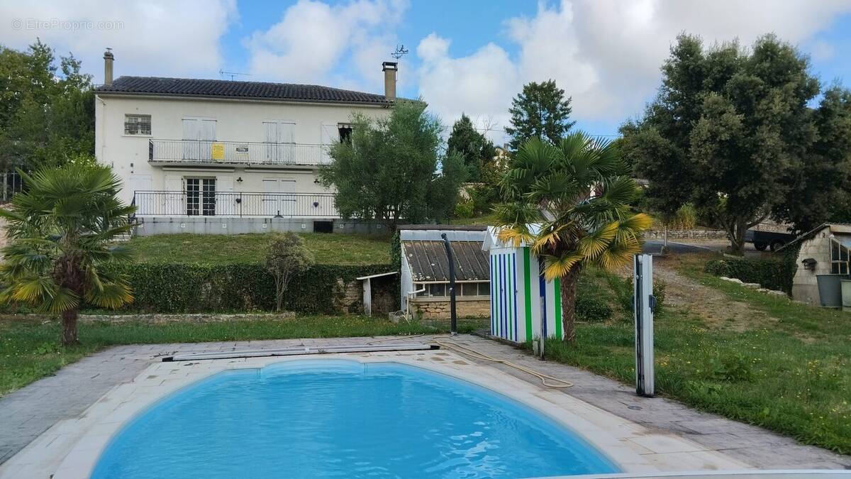 Maison à CHEF-BOUTONNE