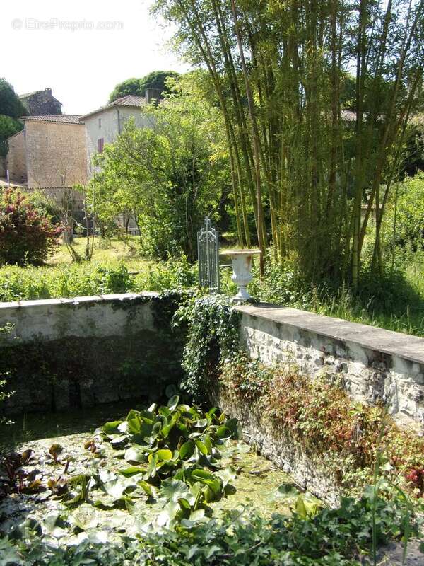 Maison à CHEF-BOUTONNE
