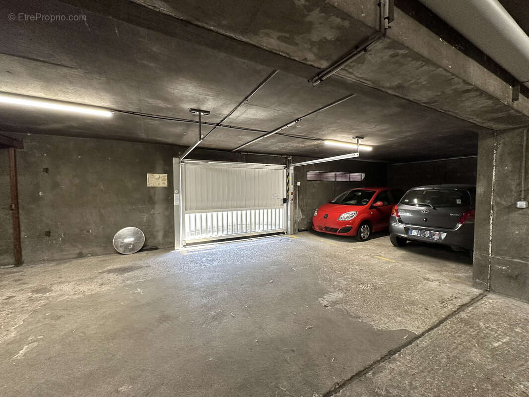 Parking à COURBEVOIE