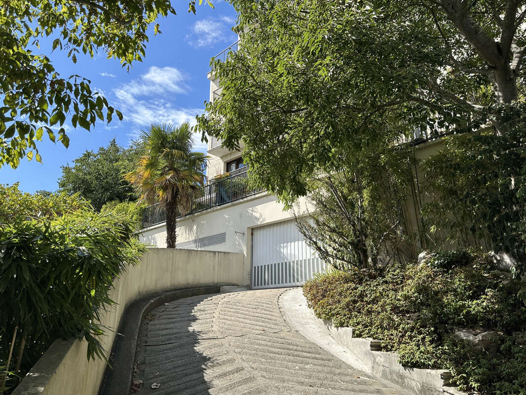 Parking à COURBEVOIE