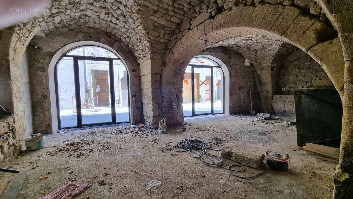 Commerce à SOMMIERES