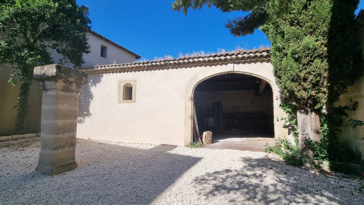 Parking à SOMMIERES