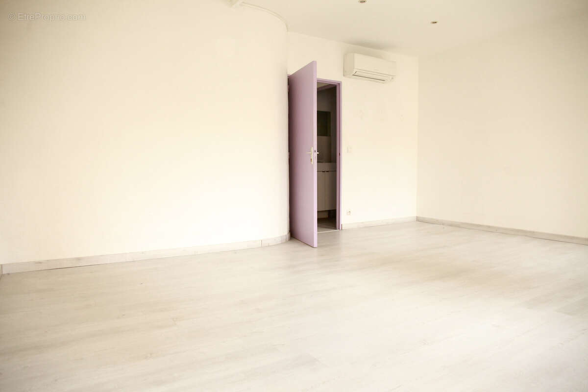 Appartement à MARSEILLE-6E