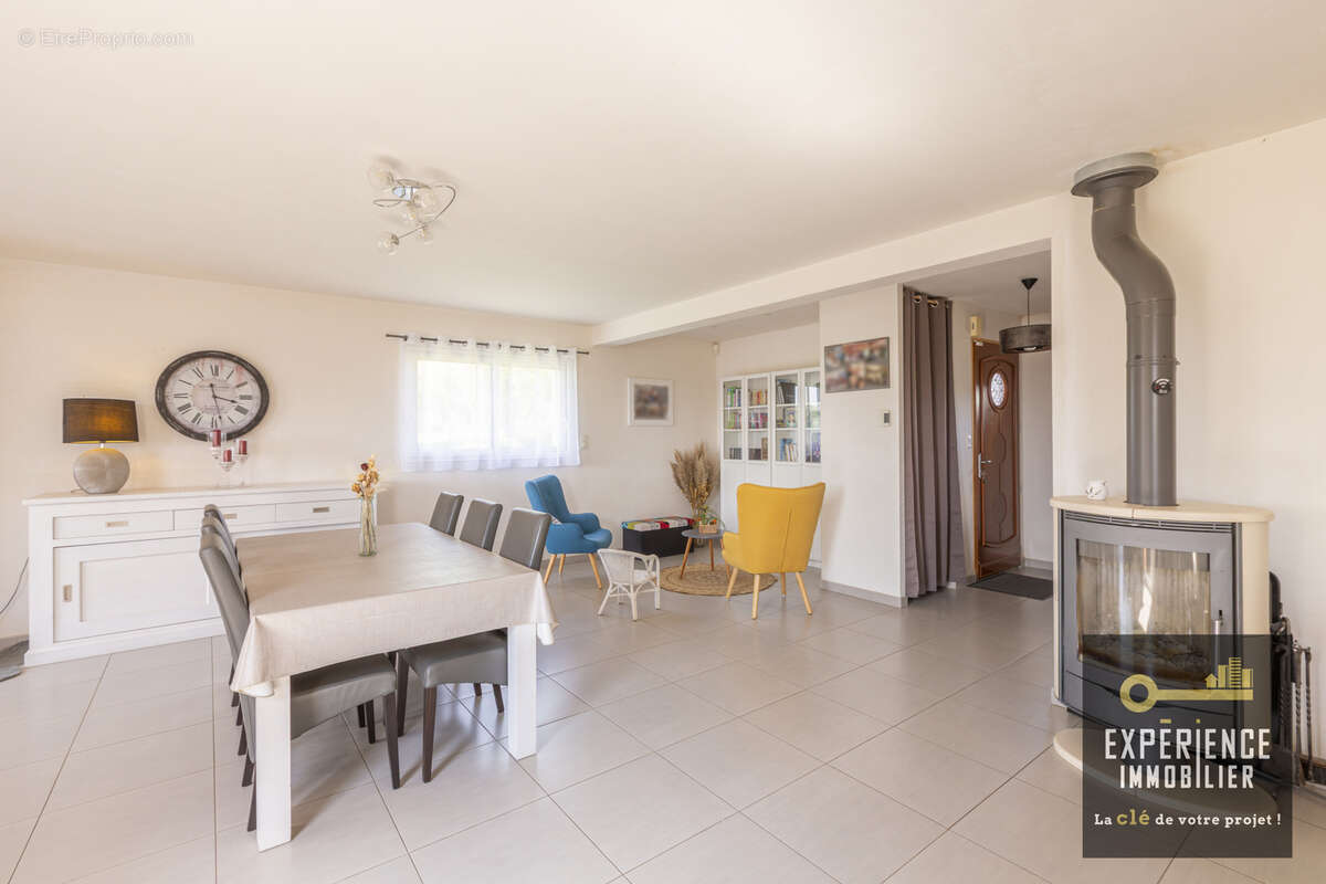 Maison à SAINT-VRAN