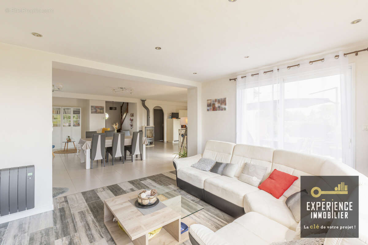 Maison à SAINT-VRAN