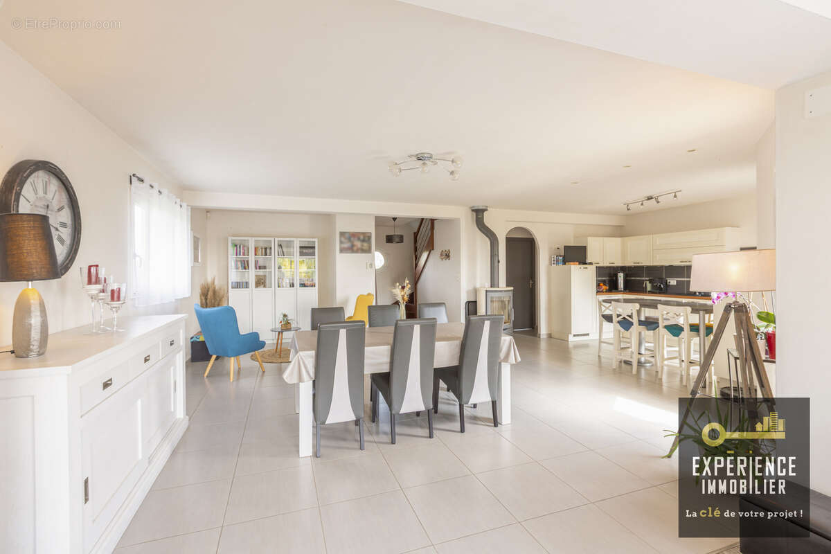 Maison à SAINT-VRAN