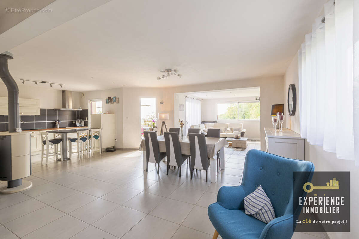 Maison à SAINT-VRAN