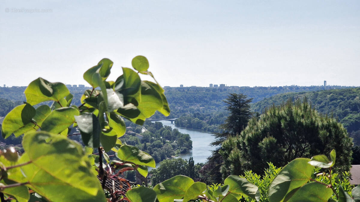 Maison à COUZON-AU-MONT-D&#039;OR