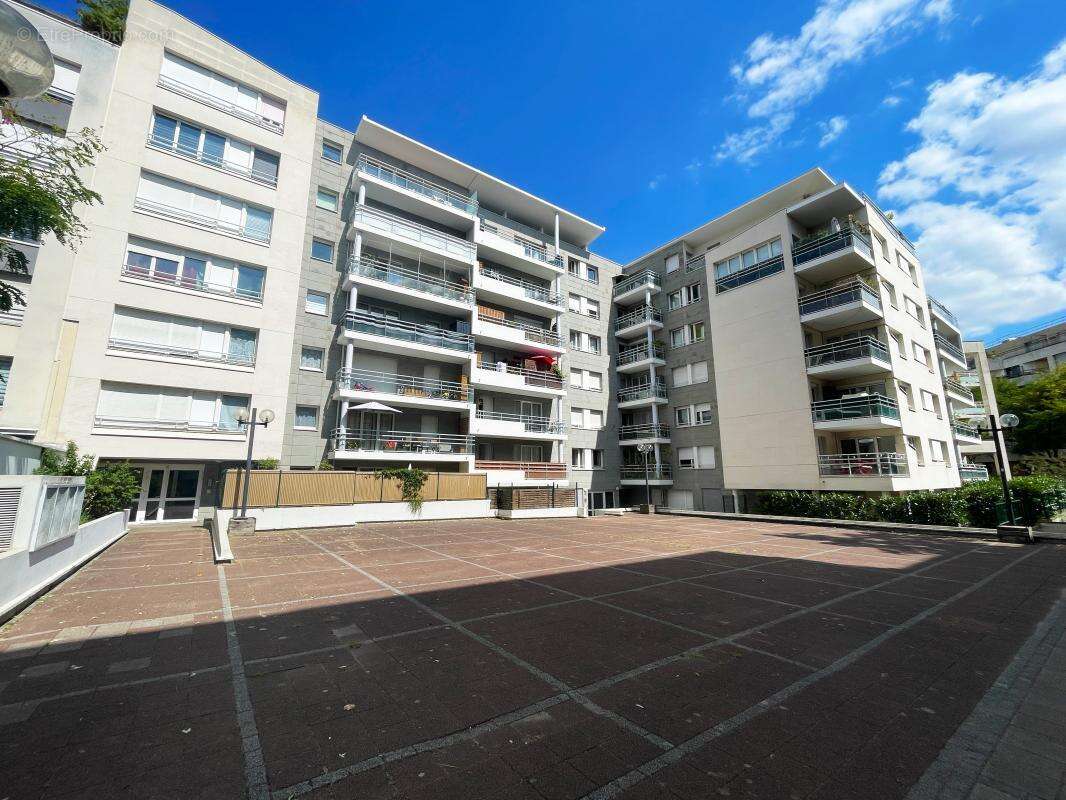 Appartement à SURESNES