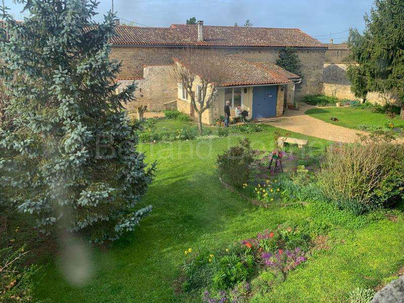 Maison à CHEF-BOUTONNE