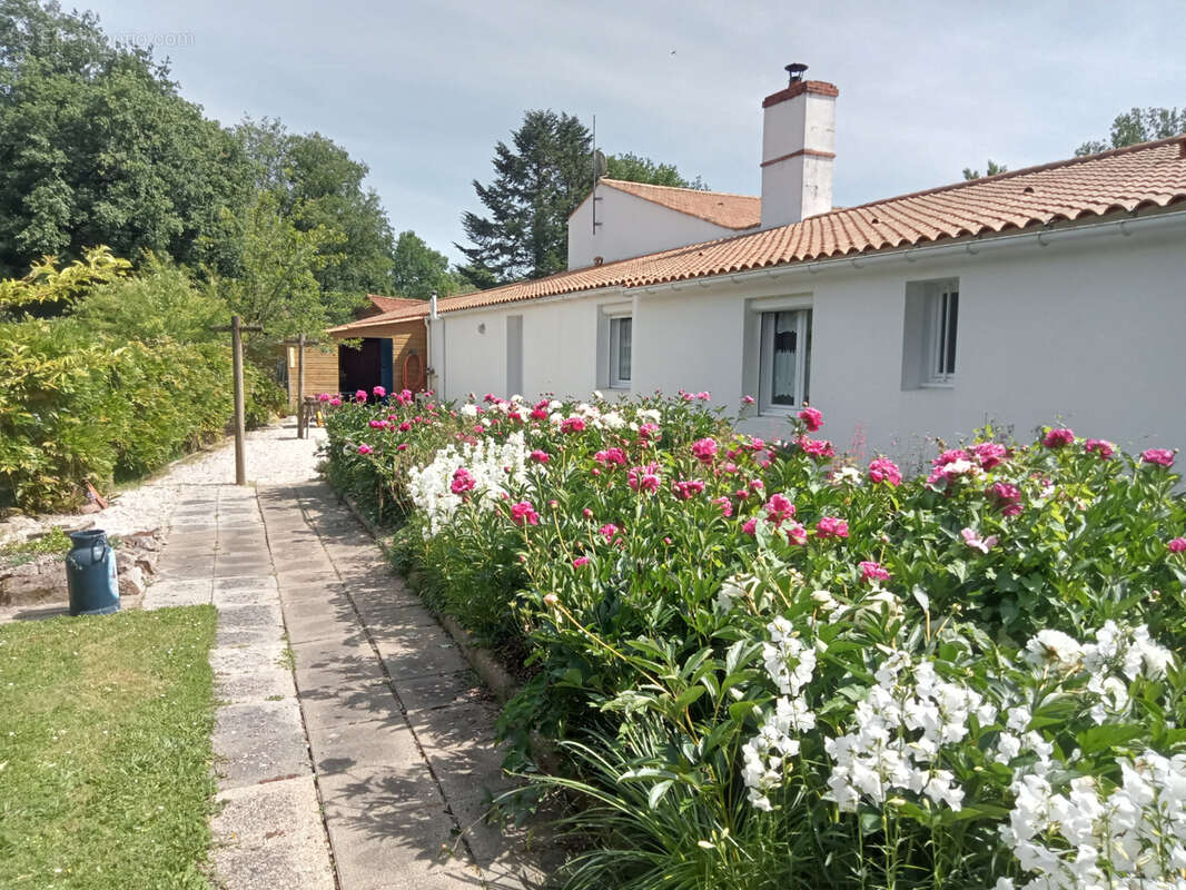 Maison à BEAULIEU-SOUS-LA-ROCHE