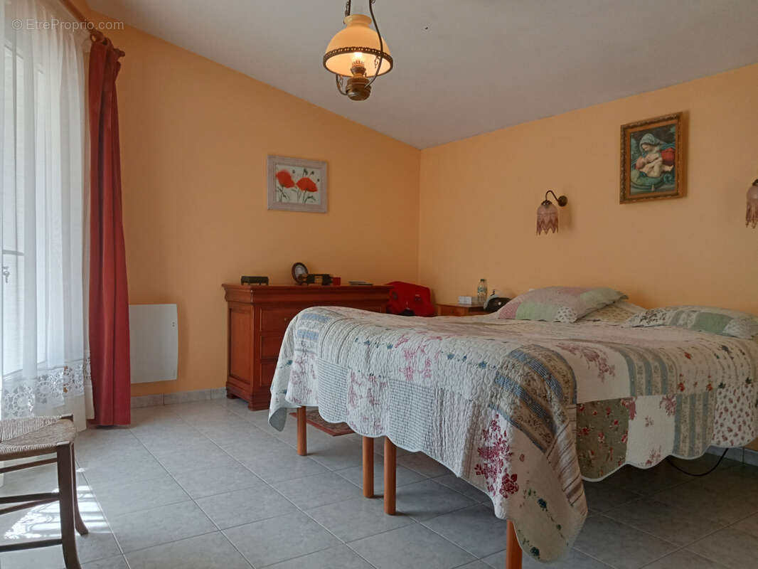 Maison à BEAULIEU-SOUS-LA-ROCHE