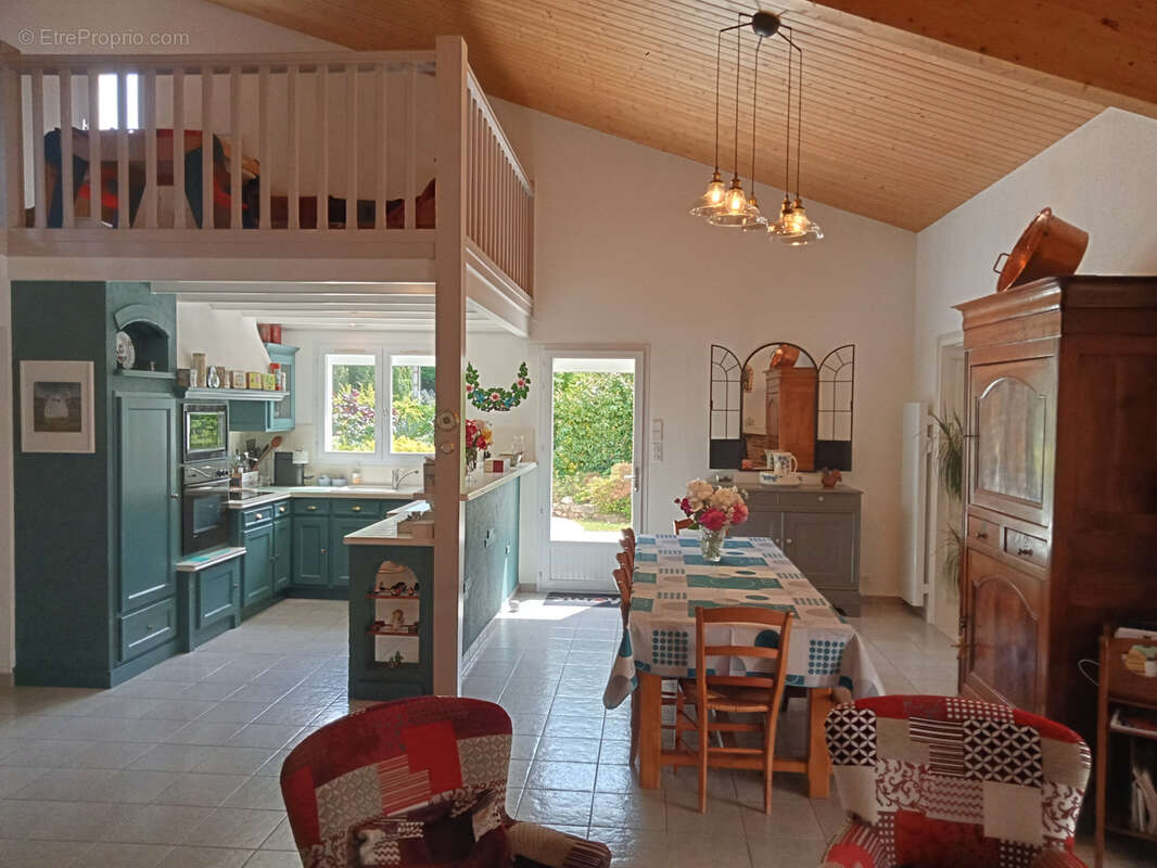 Maison à BEAULIEU-SOUS-LA-ROCHE