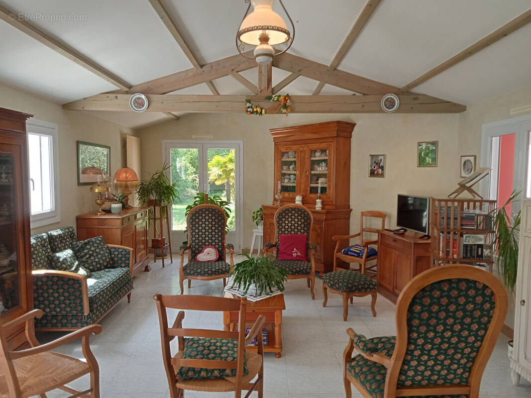 Maison à BEAULIEU-SOUS-LA-ROCHE