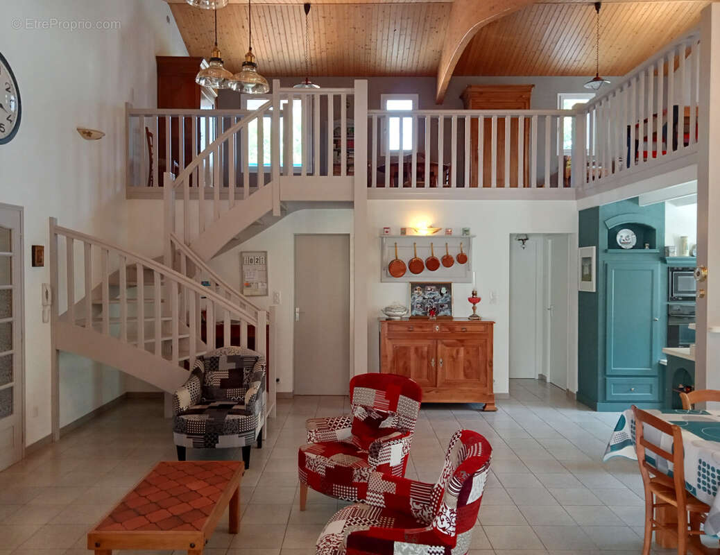 Maison à BEAULIEU-SOUS-LA-ROCHE