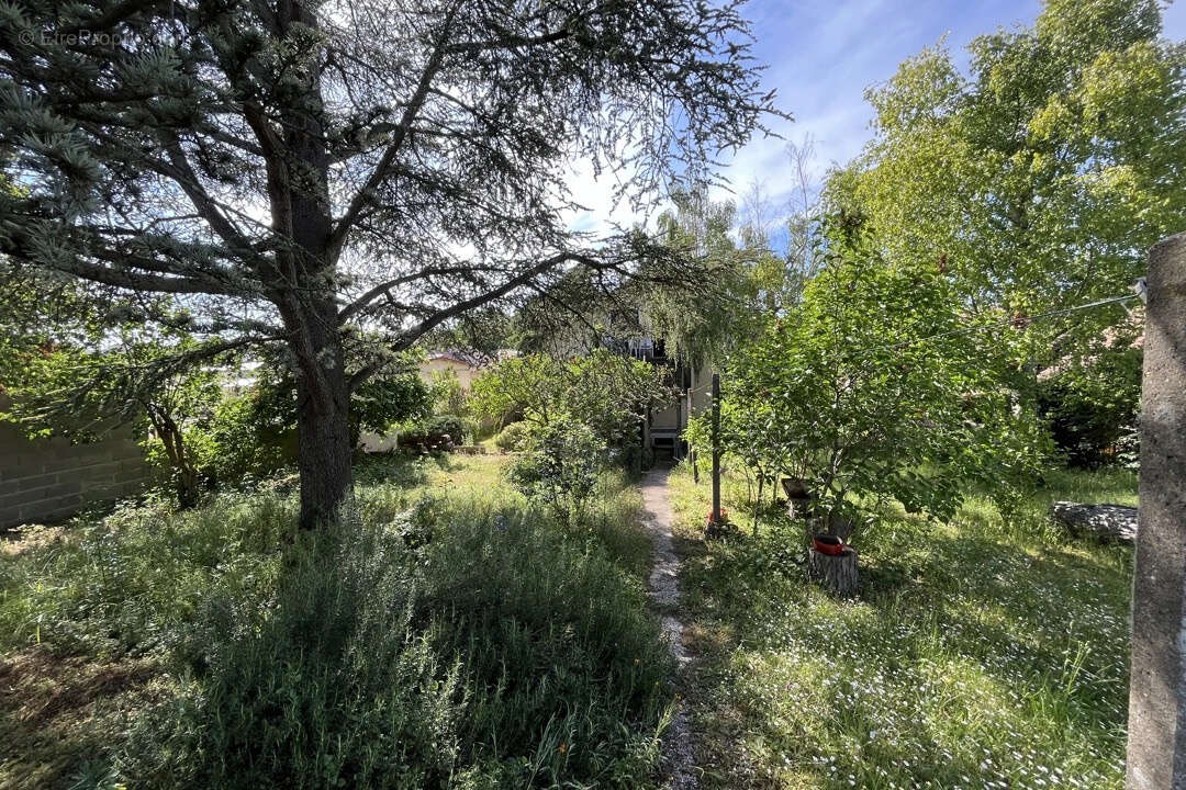 Maison à FOLLAINVILLE-DENNEMONT