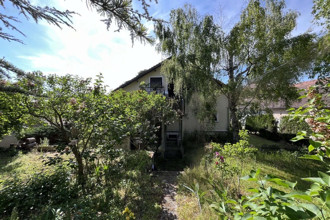 Maison à FOLLAINVILLE-DENNEMONT