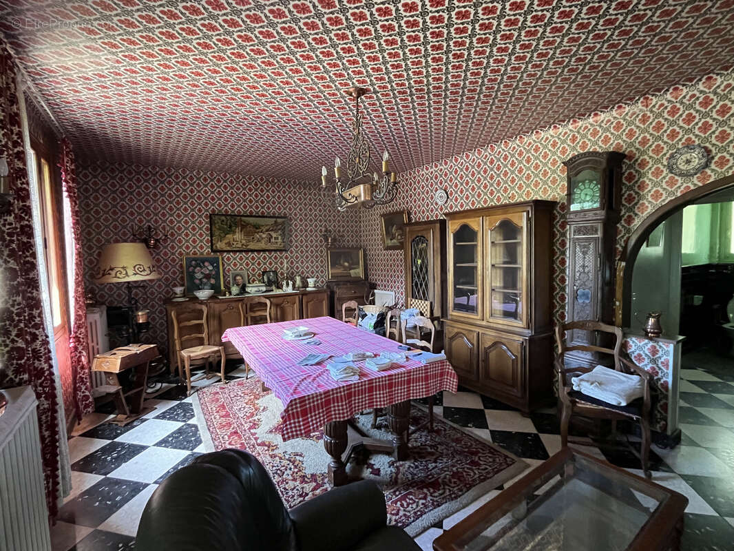 Maison à FOLLAINVILLE-DENNEMONT