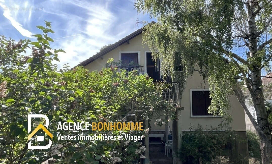 Maison à FOLLAINVILLE-DENNEMONT