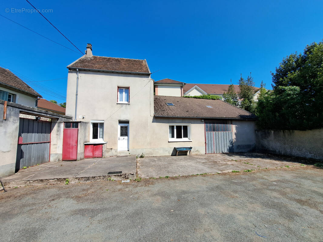 Maison à PONT-SUR-YONNE