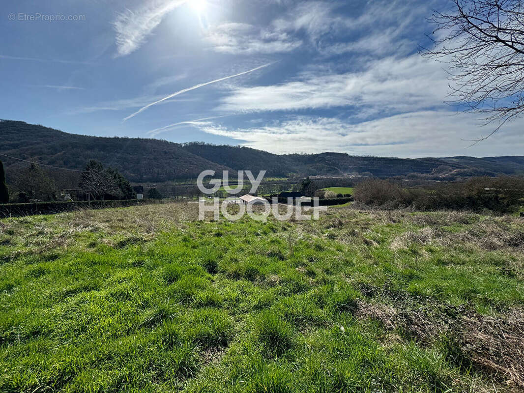 Terrain à SAINT-SERNIN-DU-BOIS